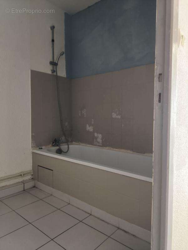 Appartement à SAINT-JEAN-DE-MUZOLS
