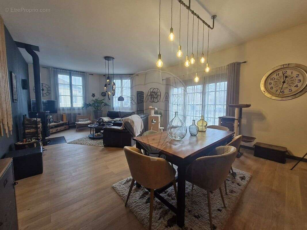 Maison à VARENNES-VAUZELLES