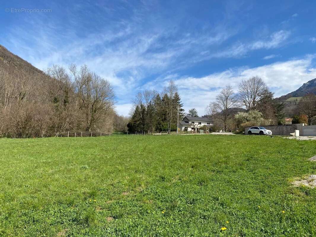 Terrain à POMMIERS-LA-PLACETTE