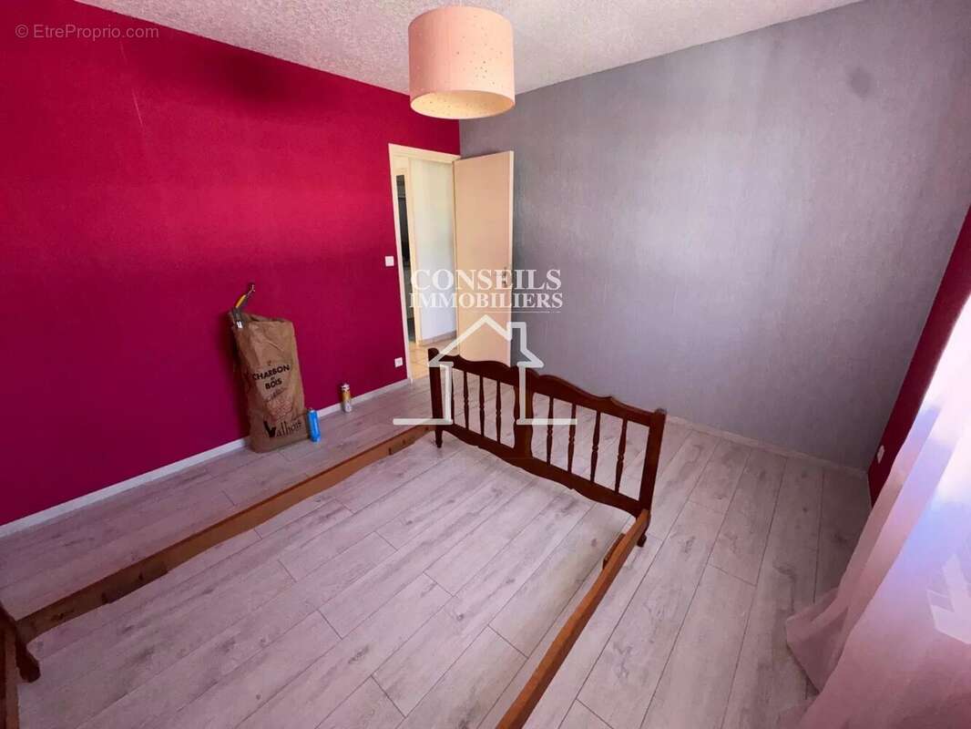 Maison à VILLENEUVE-SUR-YONNE