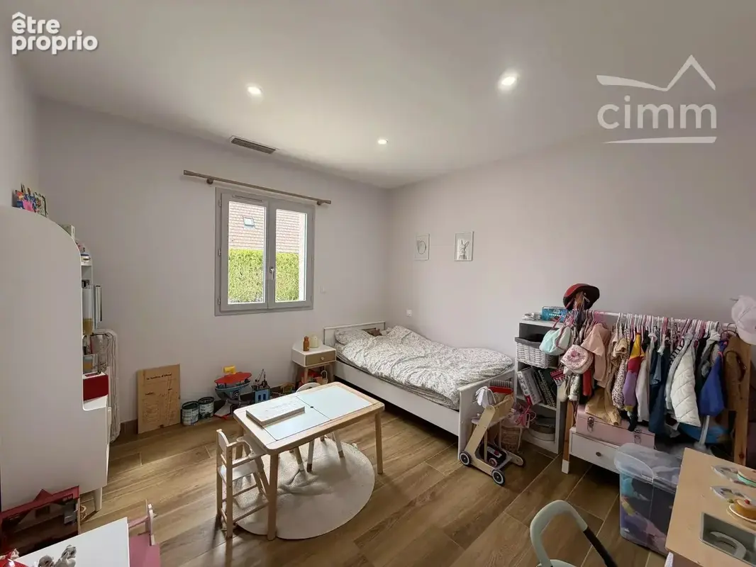Maison contemporaine de plain-pied avec 4 chambres et piscine à Mer - photo 8