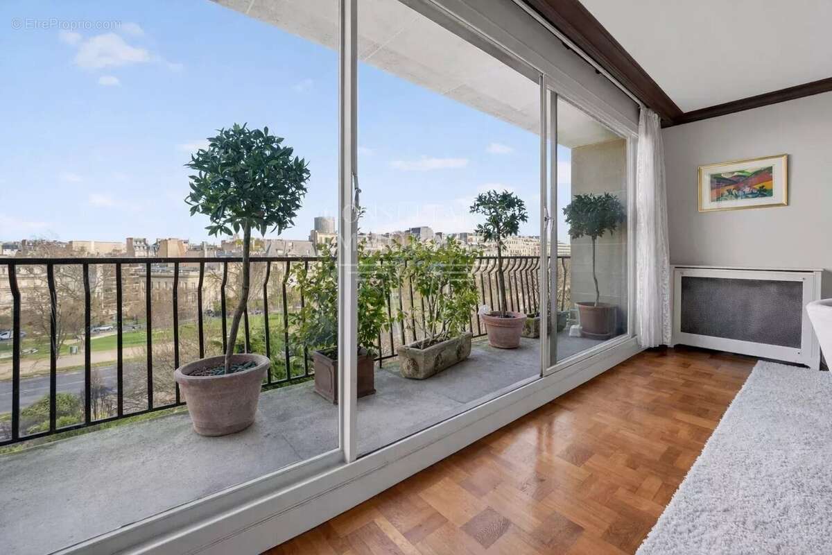 Appartement à PARIS-16E