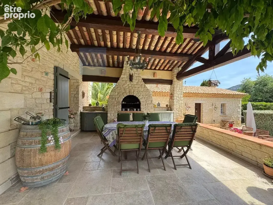 Superbe maison en pierre située à quelques minutes à pied du village de Plan de la Tour. - photo 6