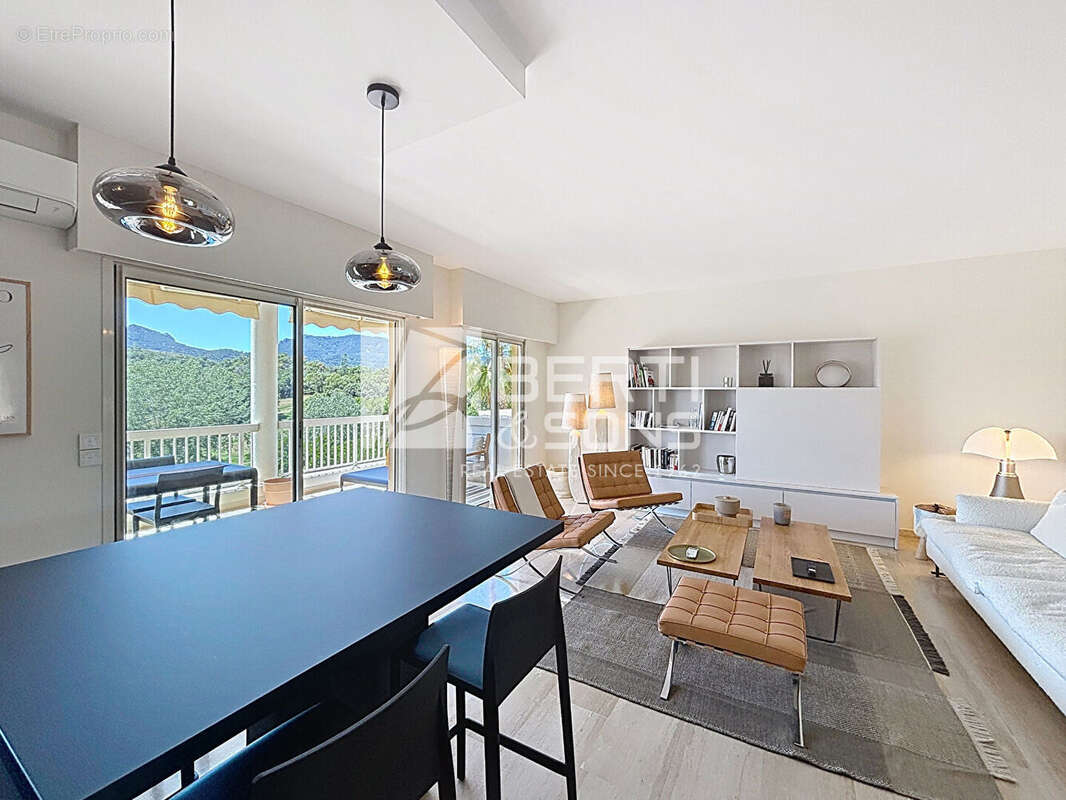 Appartement à MANDELIEU-LA-NAPOULE