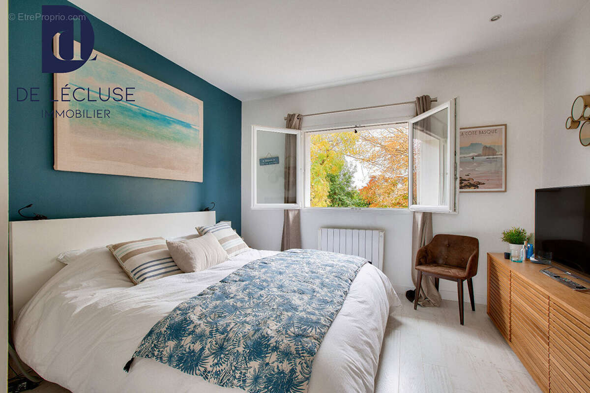Les Loges-en-Josas  - Belle Maison  8 pièces de 130m2 avec Jardin - photo 10