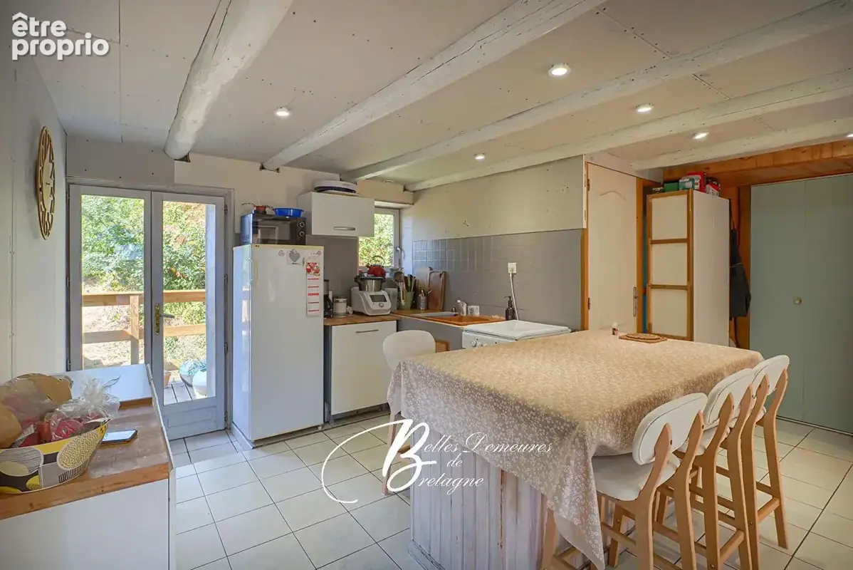 A vendre jolie propriété en pierre au coeur d'un espace naturel de près de 3 hectares - photo 7