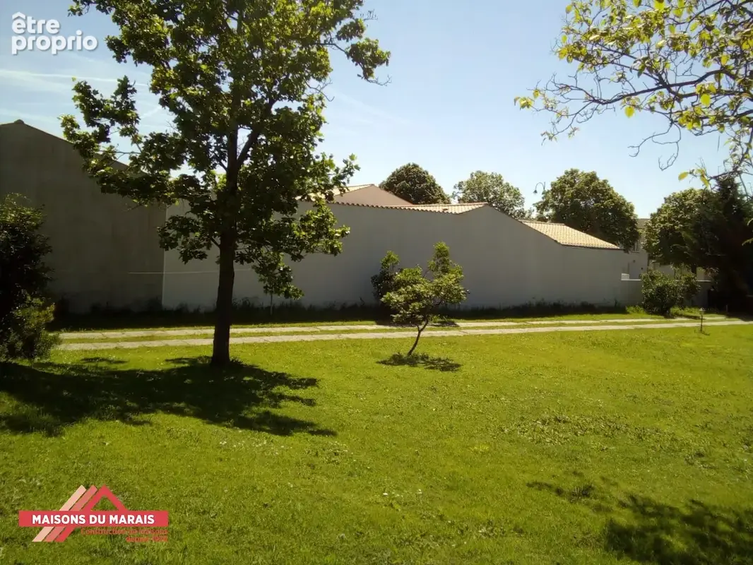 Terrain 417 m² · à Ferrières · 93 000 €