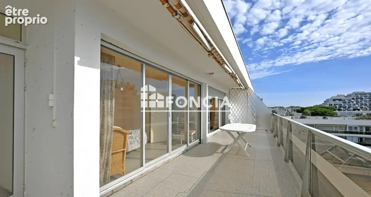 Centre-ville – Emplacement d’exception face à la mer  pour ce T4 avec vue mer panoramique – Grandes terrasses - Garage et Cellie - photo 2