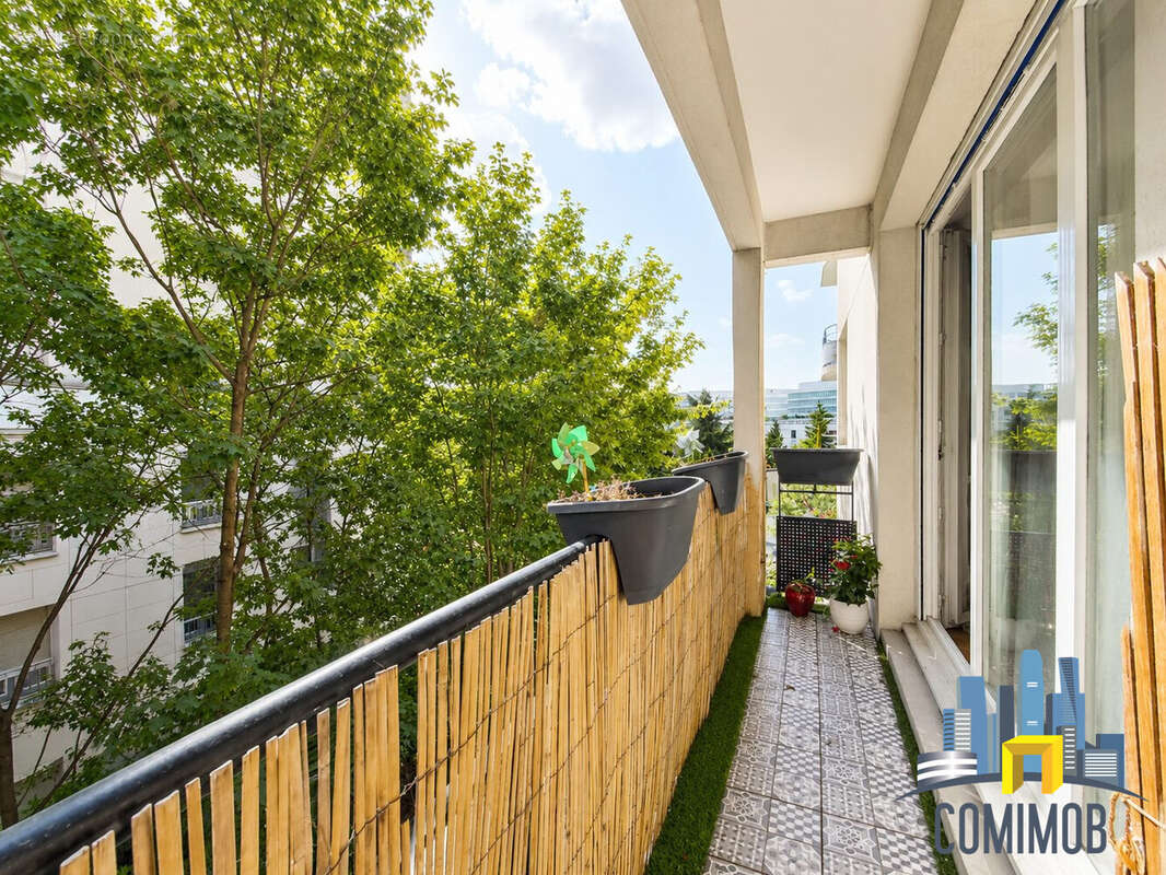 Balcon - Appartement à COURBEVOIE