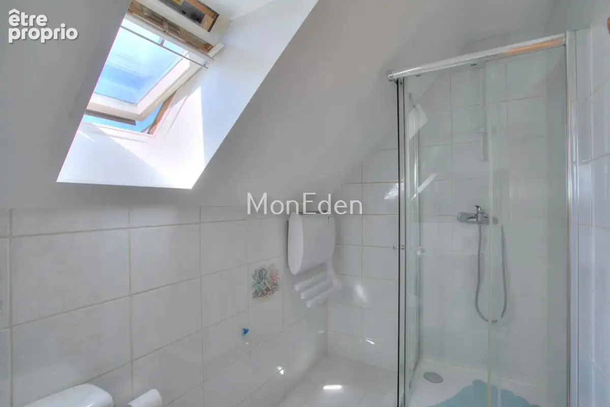 Maison familiale 4 chambres - Jardin 300 m² - Sous-sol total avec garage double -Proche gare - photo 14