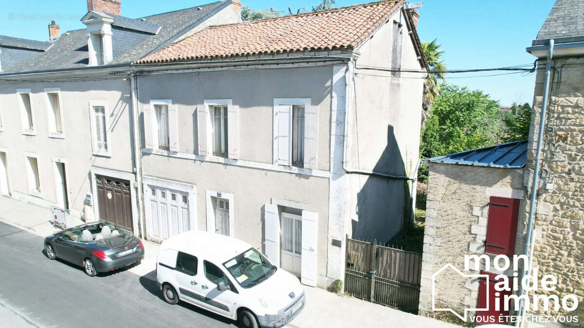 Maison à THIVIERS