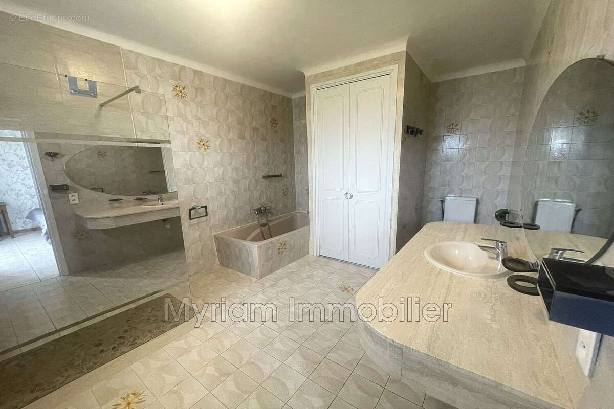 Maison 200 m² à Peymeinade  - photo 9