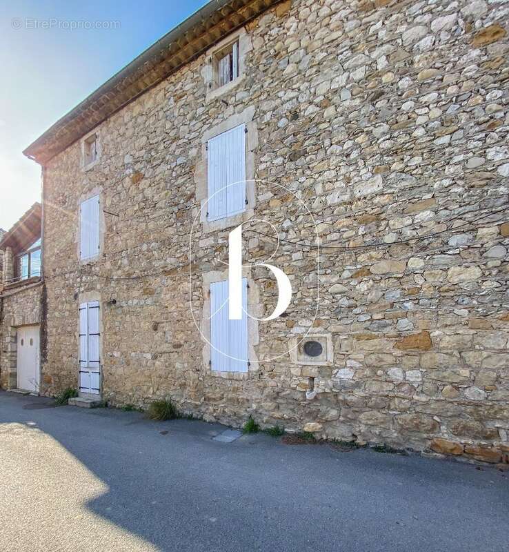 Appartement à VALLON-PONT-D'ARC