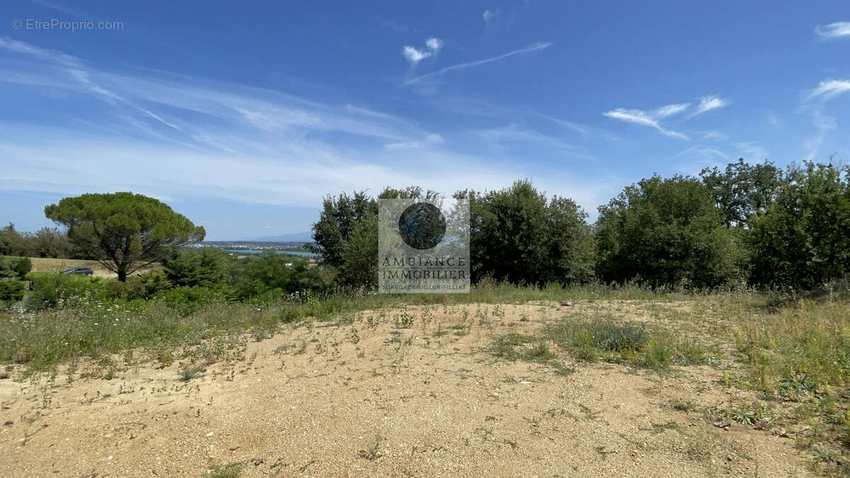 Terrain à SAINT-GEORGES-LES-BAINS