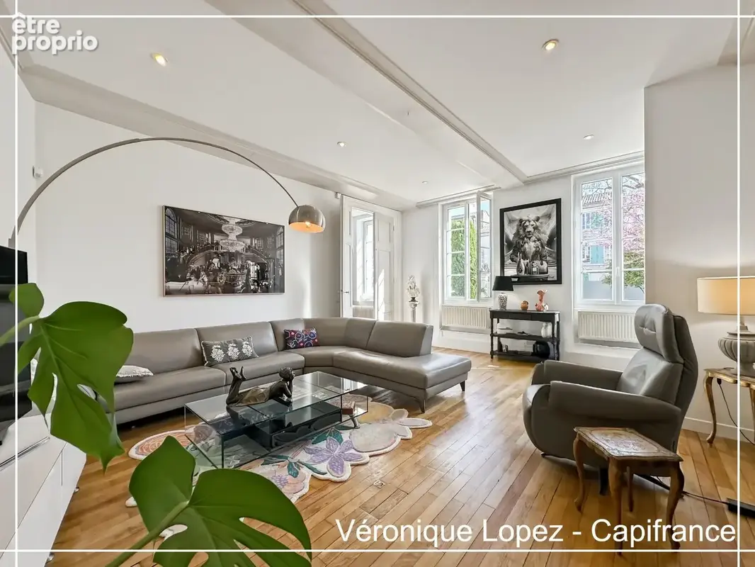 Agen quartier Préfecture, élégante demeure du XIXe siècle de 292 m² avec ascenseur, jardin, garage et piscine - photo 2