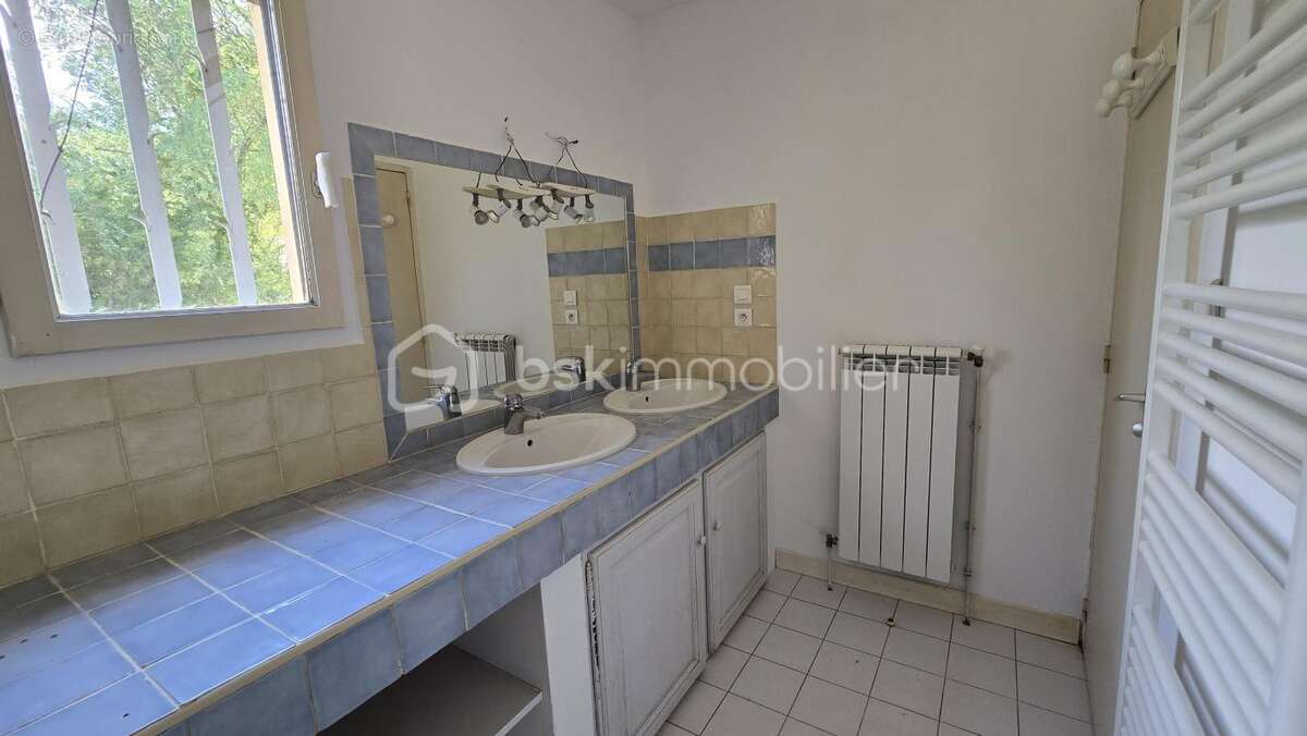 Lauris – Villa  de plain-pied avec dépendance indépendante et jardin - photo 6