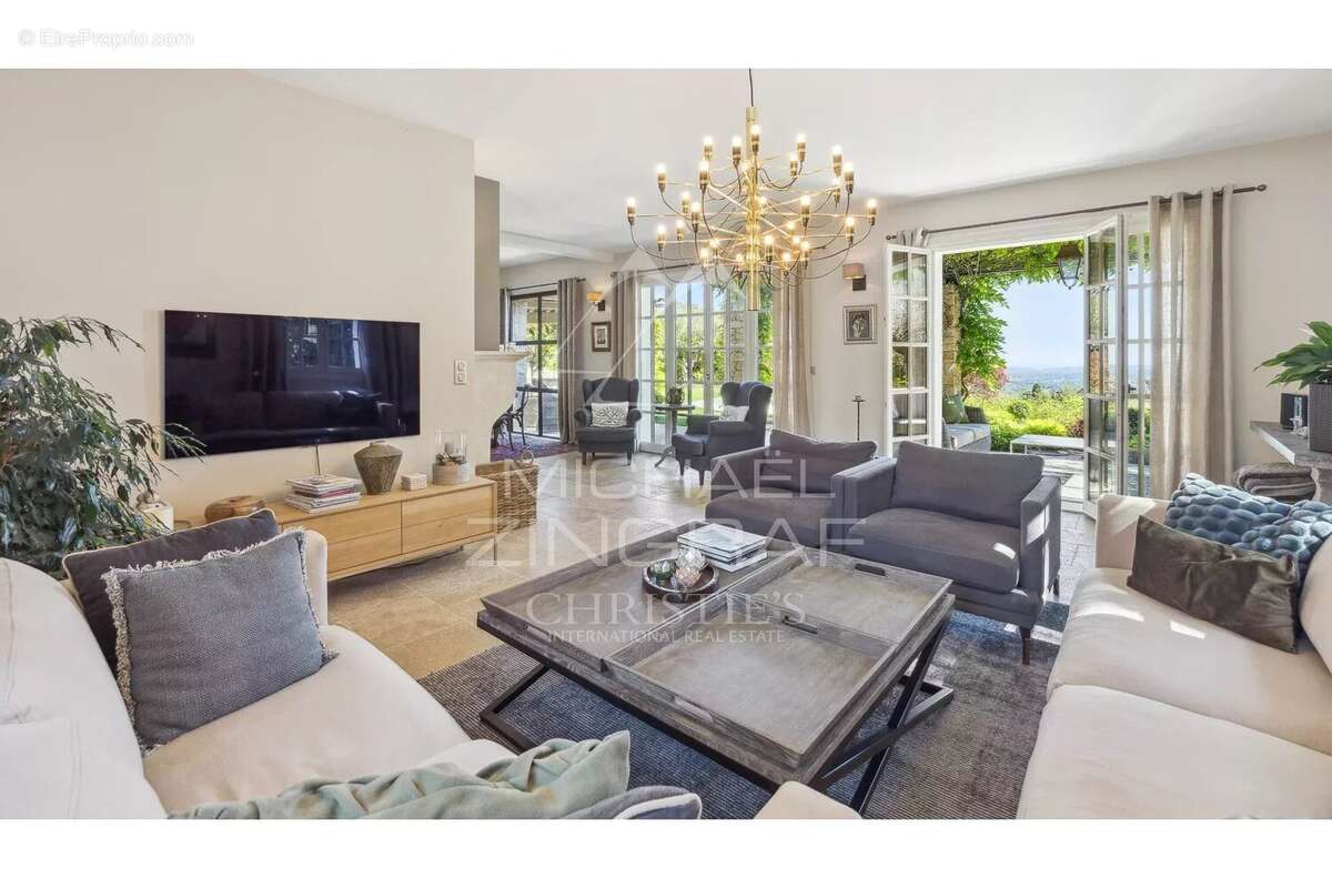 Maison à CHATEAUNEUF-GRASSE