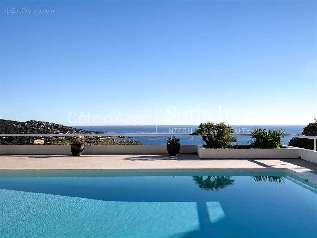Villa contemporaine avec vue mer panoramique à vendre à Sainte-Maxime - photo 17