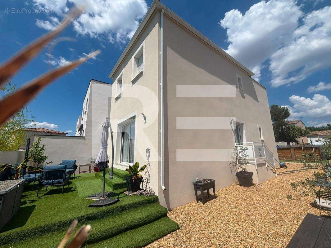 Maison à MILHAUD