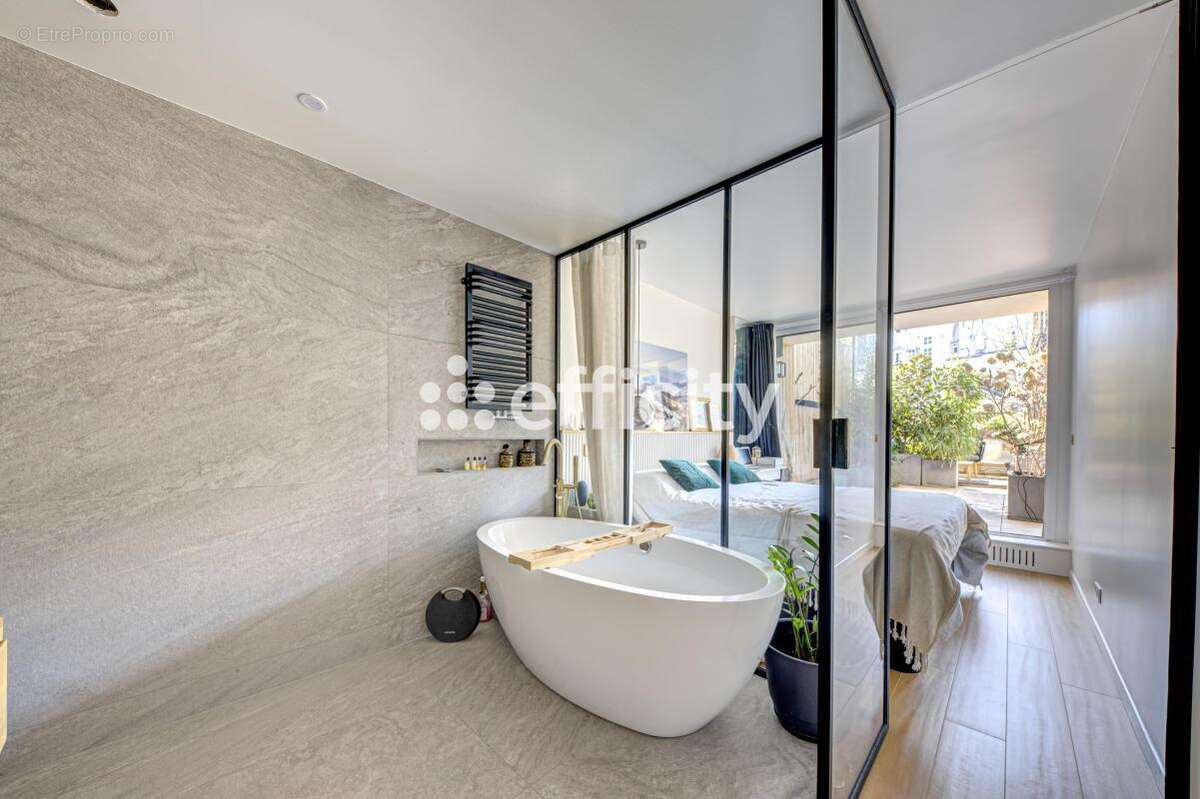 Appartement à PARIS-17E