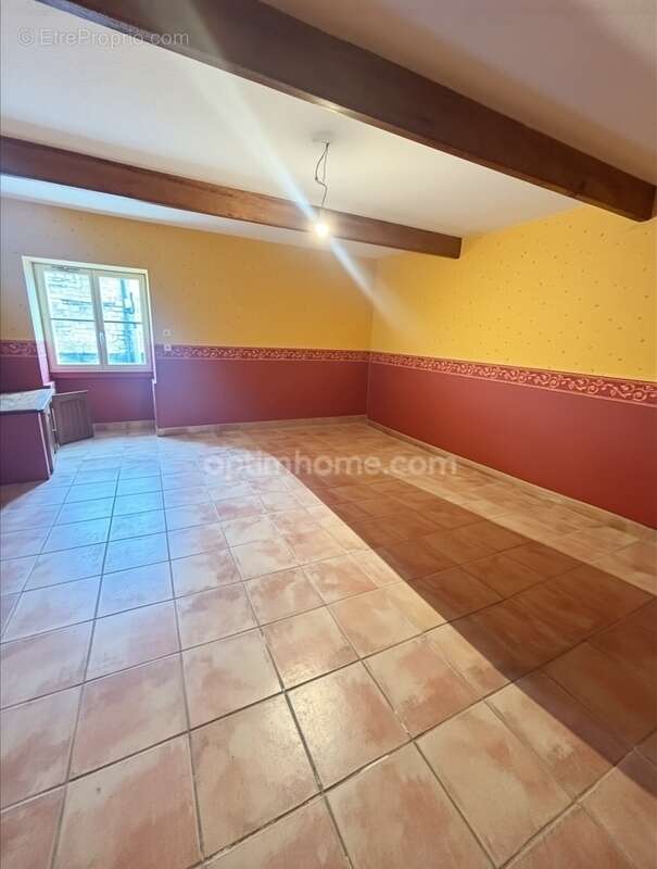 Maison familiale 120 m² à Xambes – 3 chambres, garage et cour intérieure – Secteur calme - photo 5