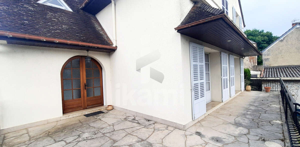 TONNERRE  Maison 228 M2 - 5 Chambres - photo 3