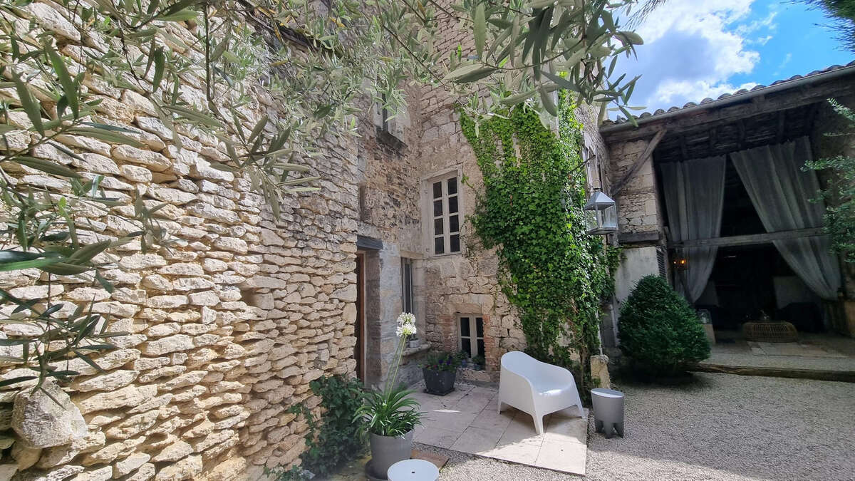 Maison à MONTCUQ
