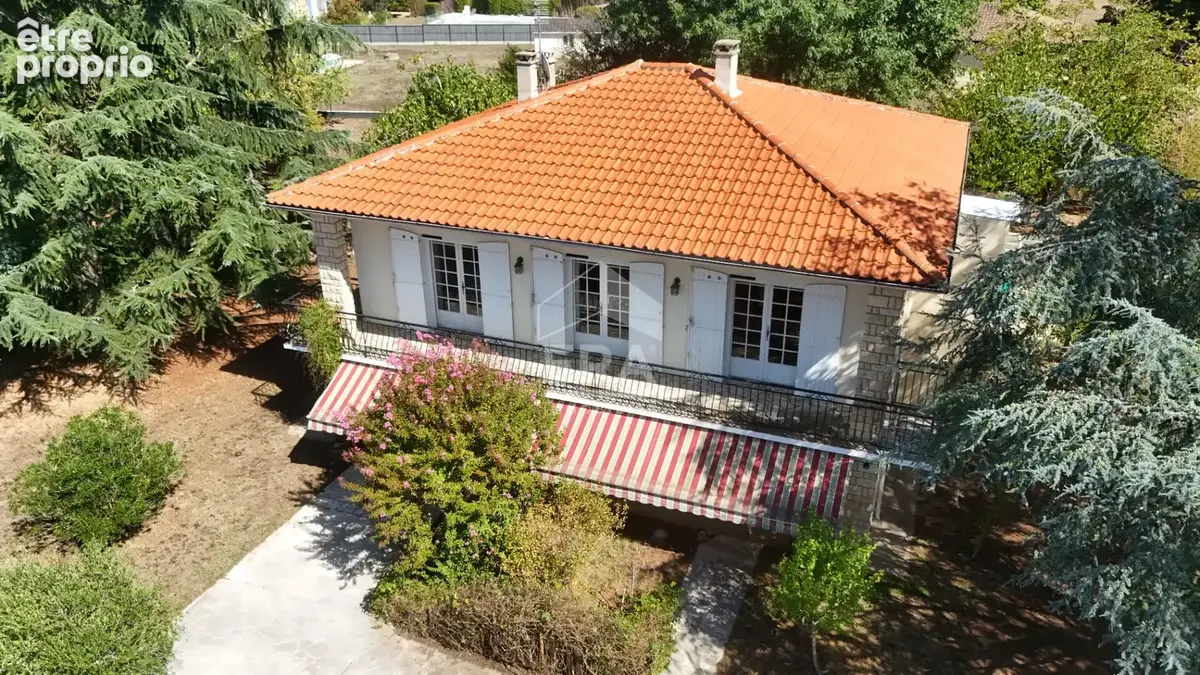 Propriété familiale avec ascenseur, piscine et maison d'invités - photo 2