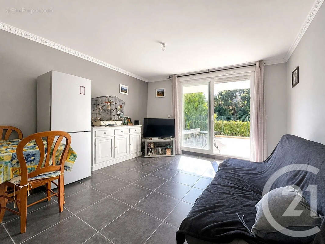 Appartement à SAINT-LAURENT-DU-VAR