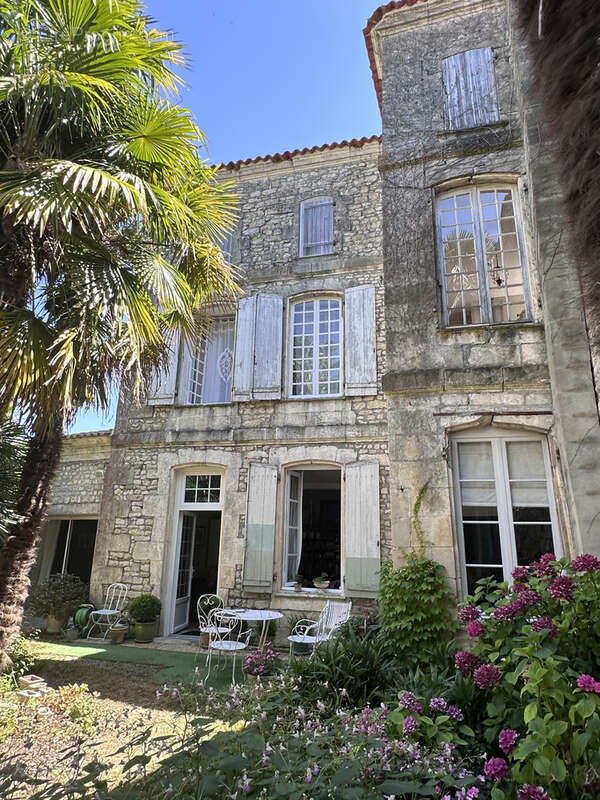 Maison à SAINT-JEAN-D'ANGELY