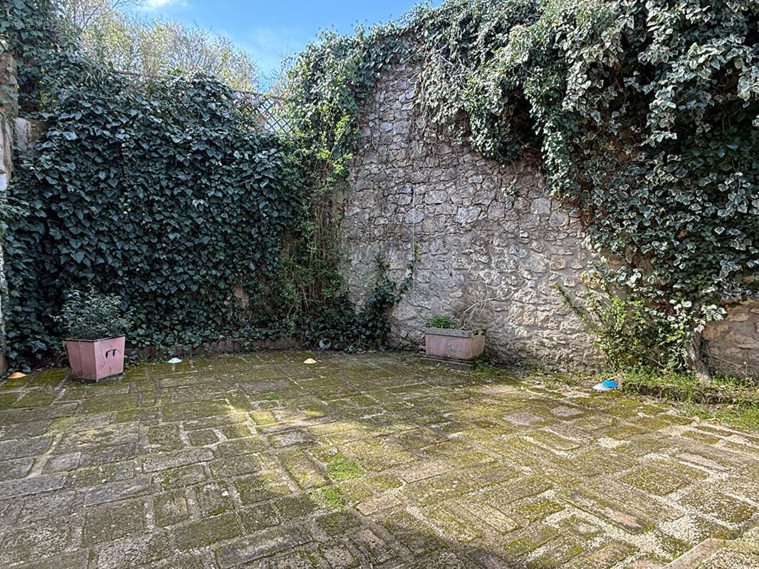 Maison à LA ROQUE-D'ANTHERON