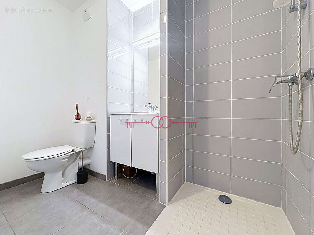 À VENDRE - Charmant 2 pièces lumineux avec terrasse, dernier étage et parking - Secteur Neufchâtel à Reims - photo 7