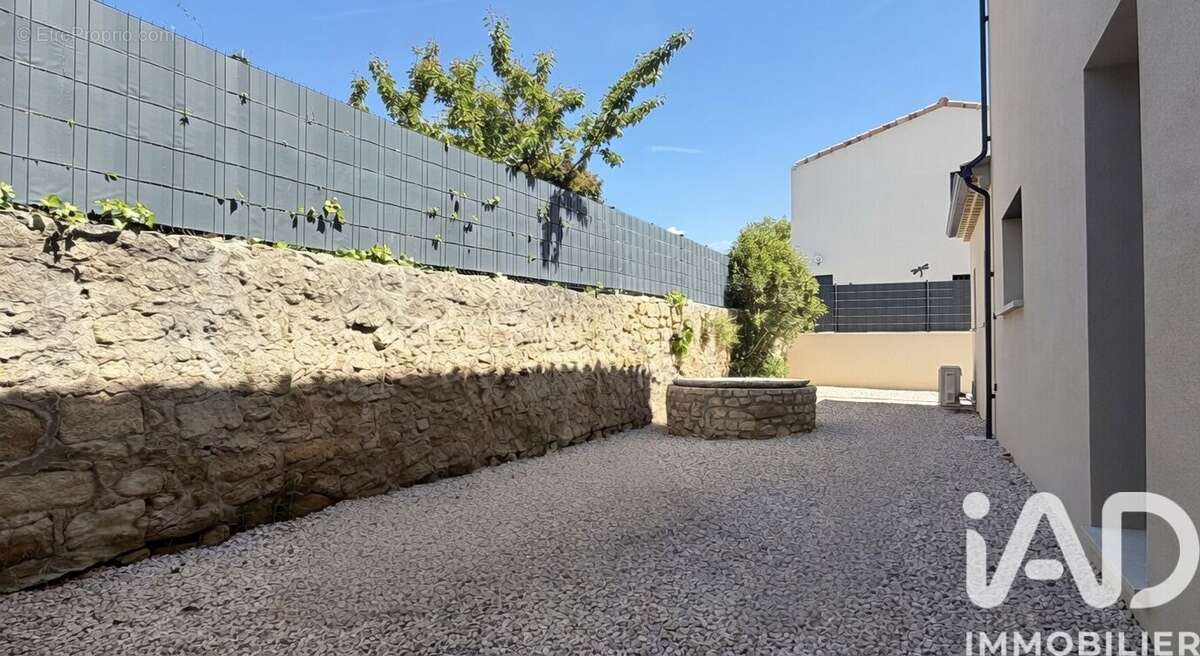 Maison 135 m² à Saint-Pierre-De-Vassols  - photo 2