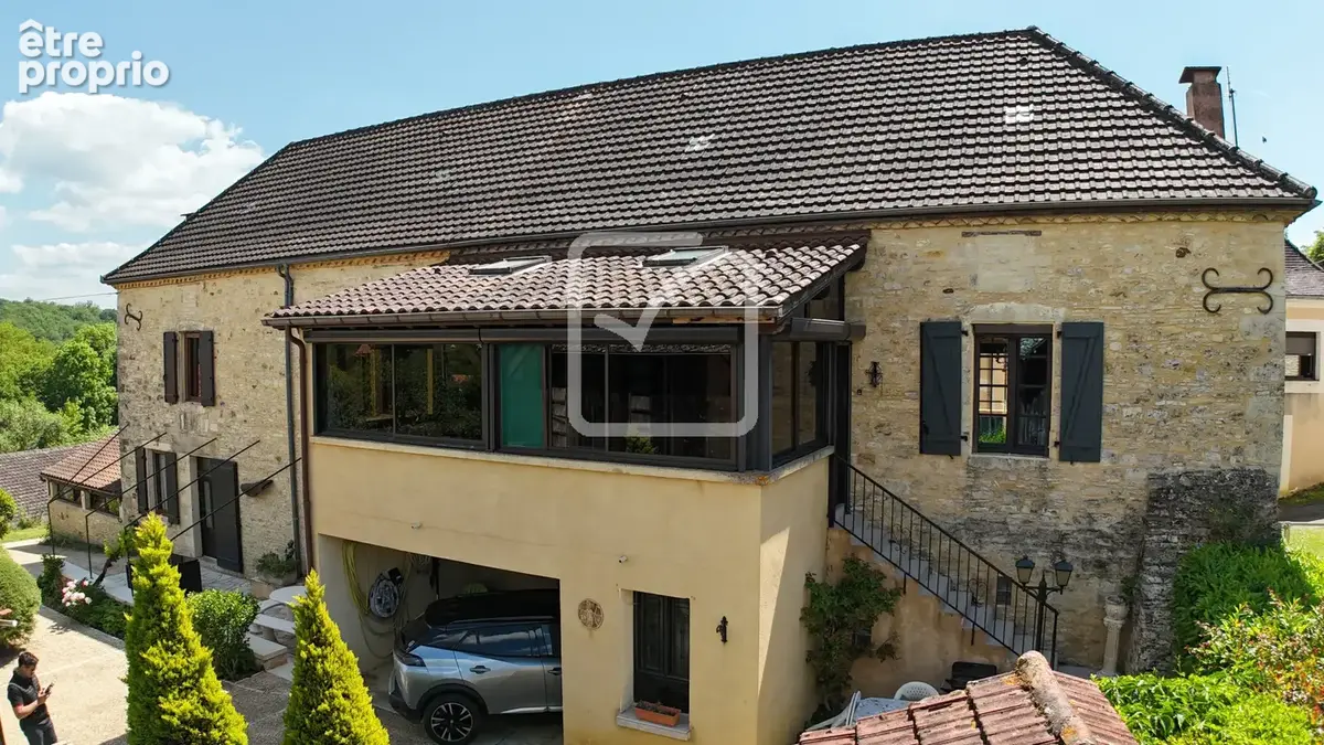 Grande maison familiale en pierre   Volumes, confort et potentiel à Gourdon - photo 5