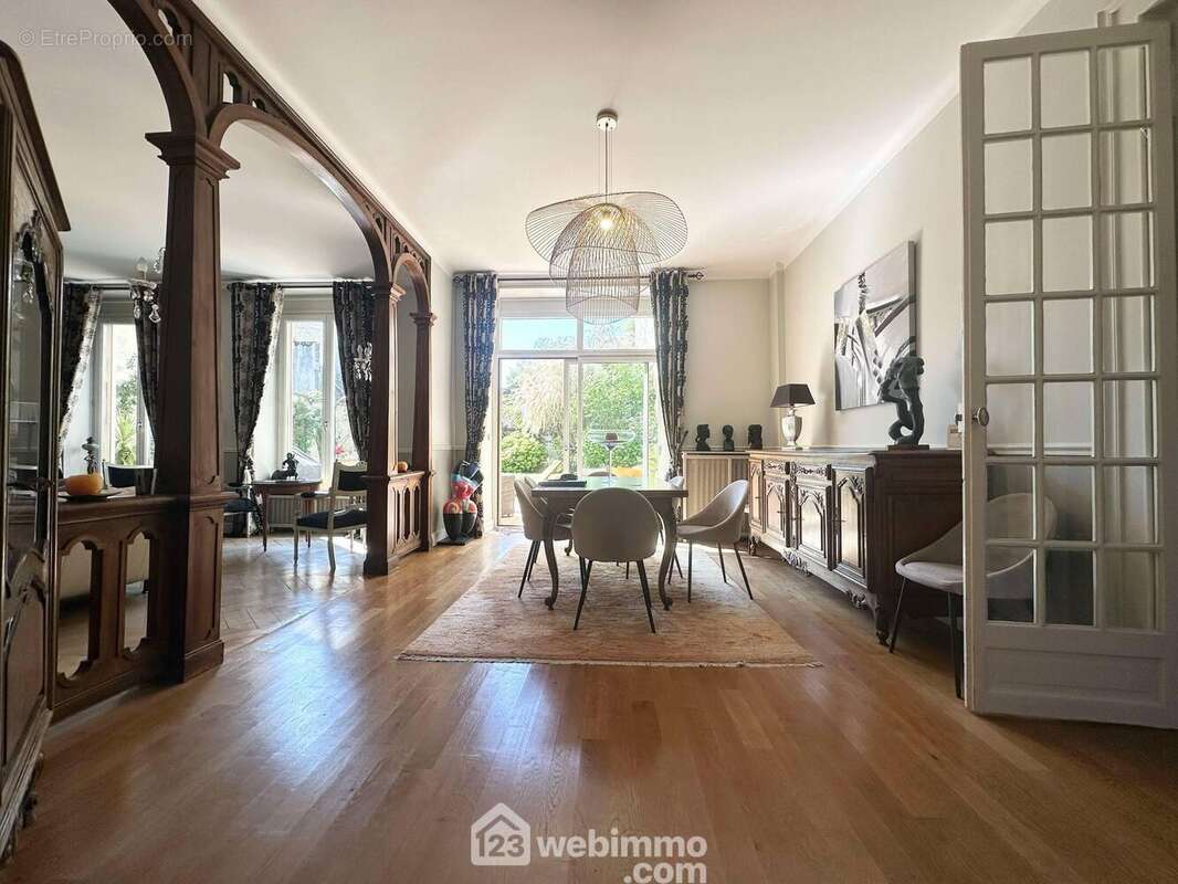 Une belle pièce de vie de 48 m² comprenant ...
