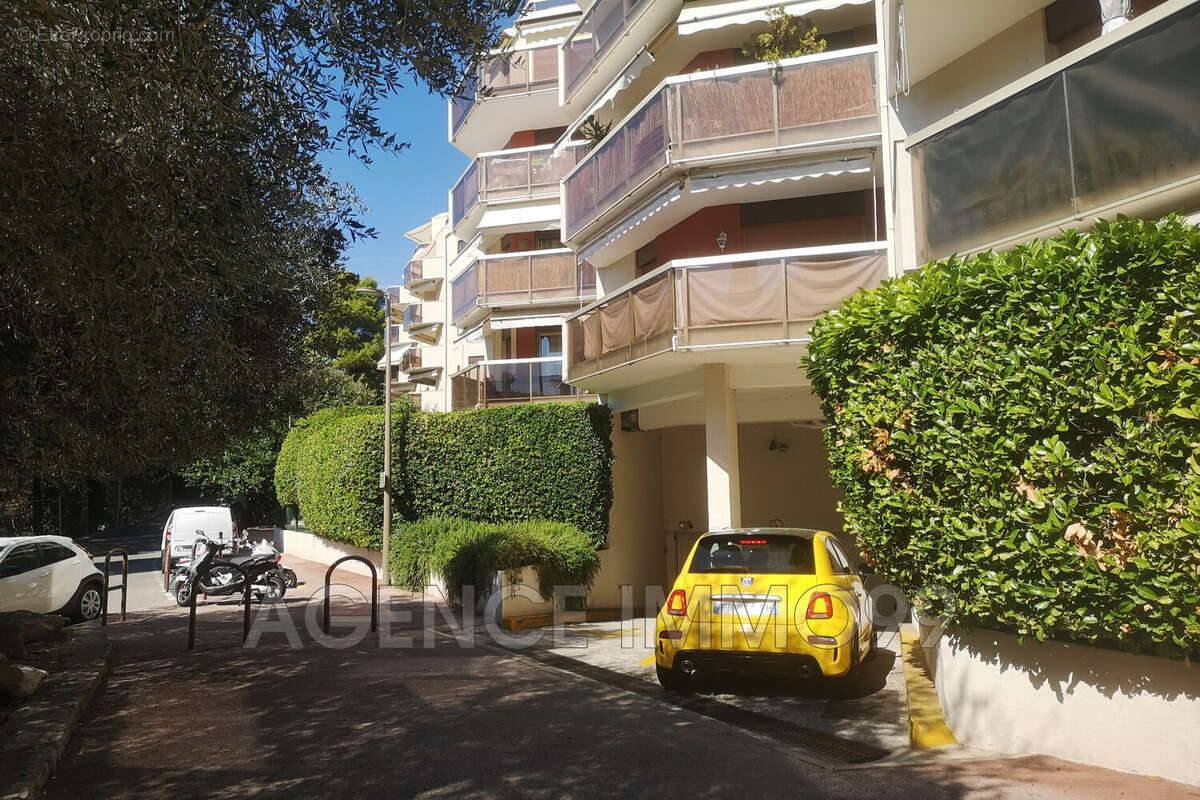 Parking à LE CANNET