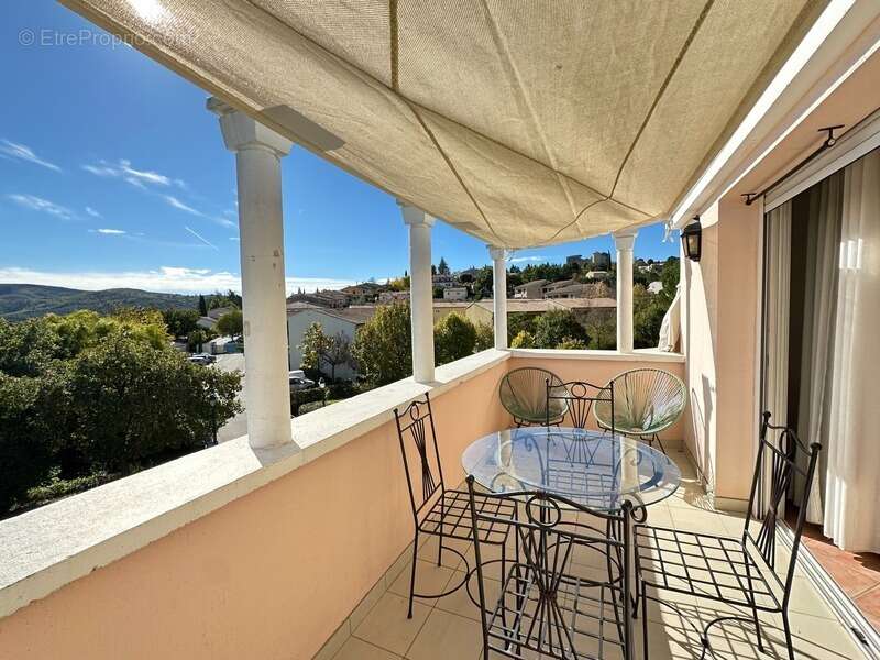 Appartement à GREOUX-LES-BAINS