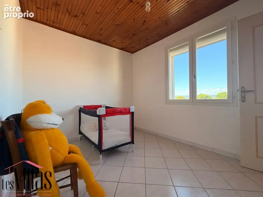 Maison familiale avec piscine et grand garage - photo 9