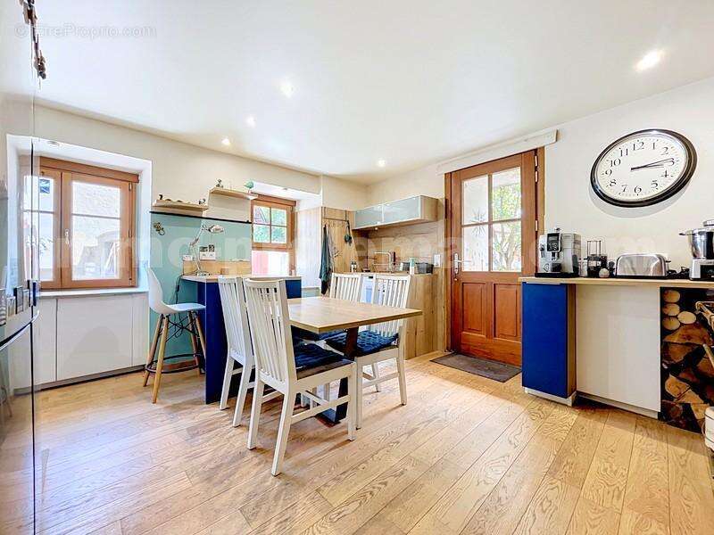 Maison_village_Fillinges_sejour_cuisine_chambre_terrasse_jardin_parking_ - Maison à FILLINGES