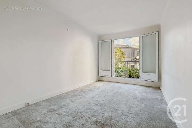 Appartement à NEUILLY-SUR-SEINE