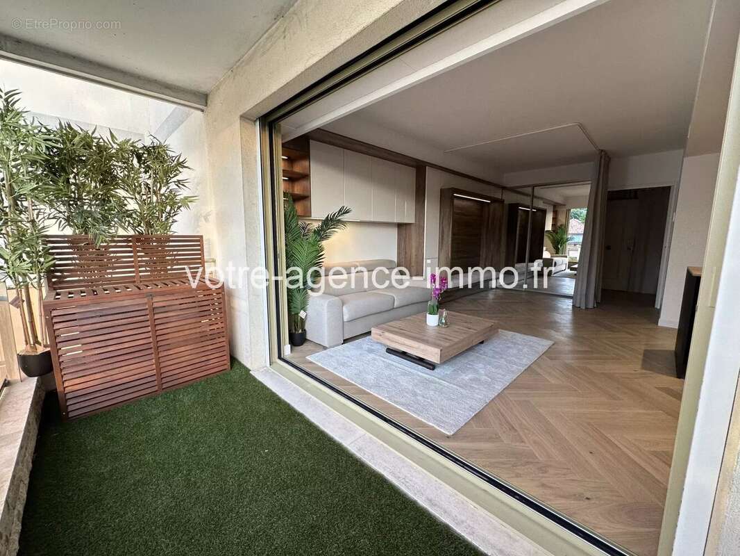 Appartement à SAINT-LAURENT-DU-VAR