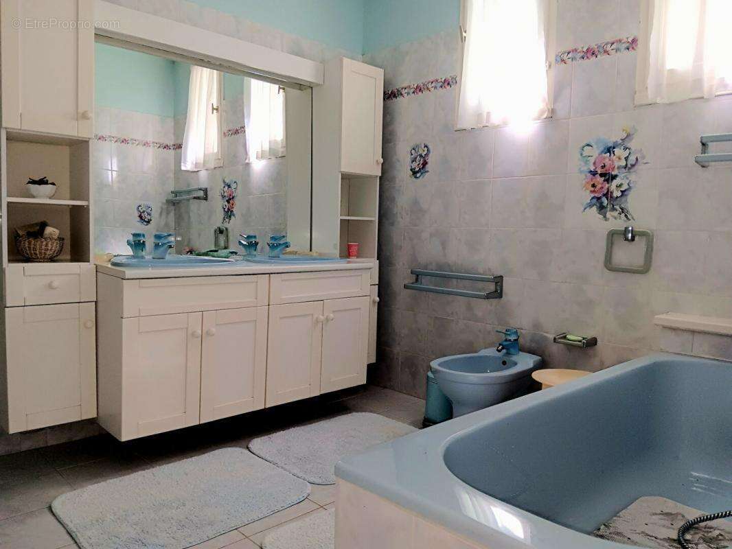 Propriété de 141 m2   avec  piscine - photo 10