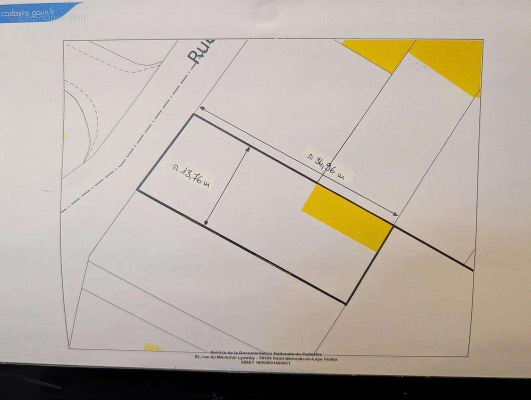 Terrain à LES CLAYES-SOUS-BOIS