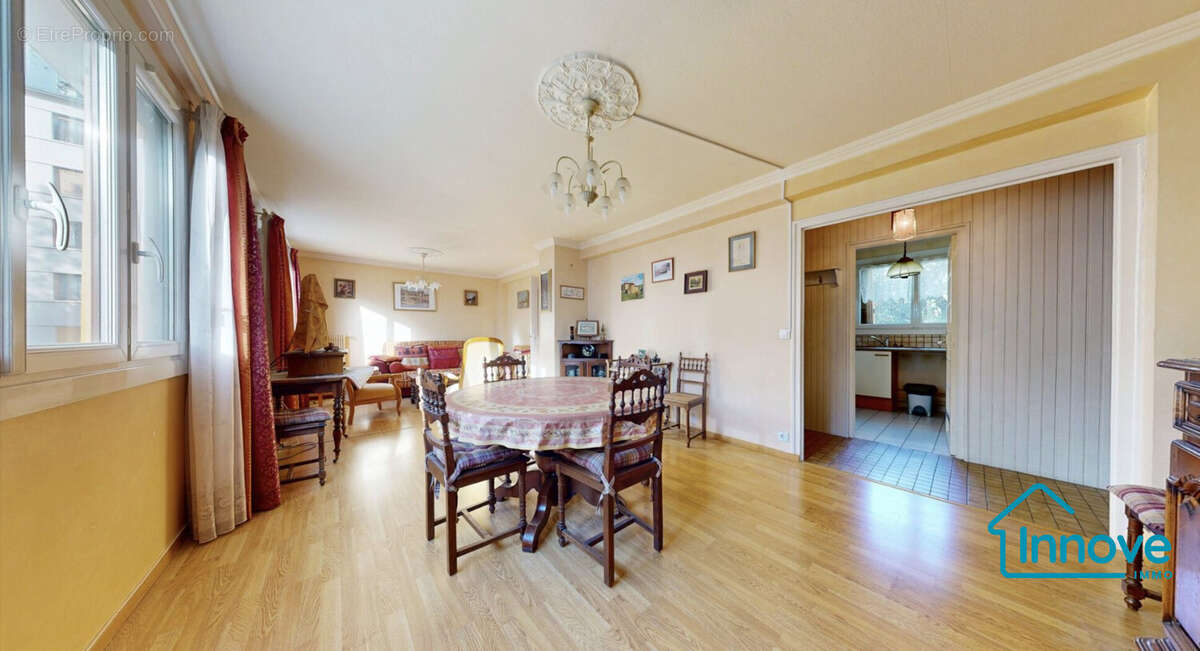 Appartement à LES CLAYES-SOUS-BOIS