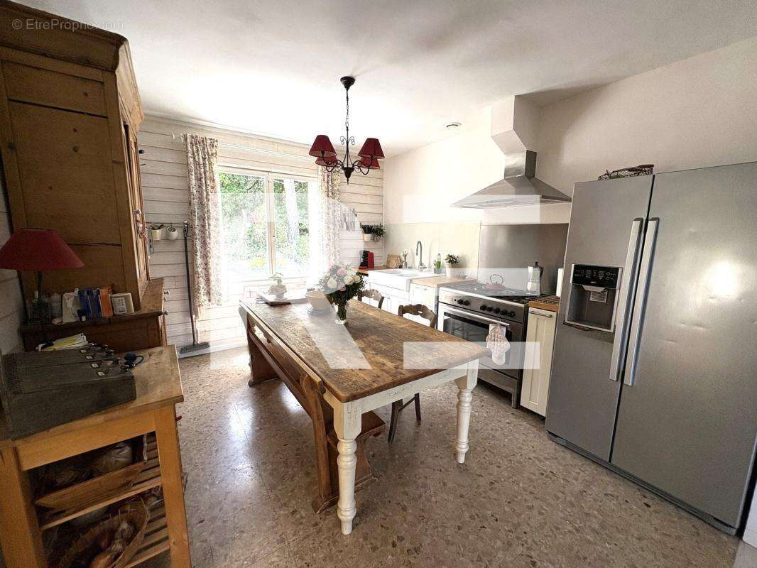 A vendre dans les hauteurs de nimes maison de 168 m² - photo 8