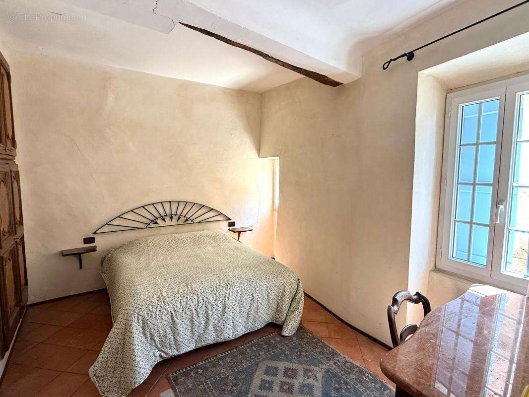Maison à CHATEAUNEUF-GRASSE