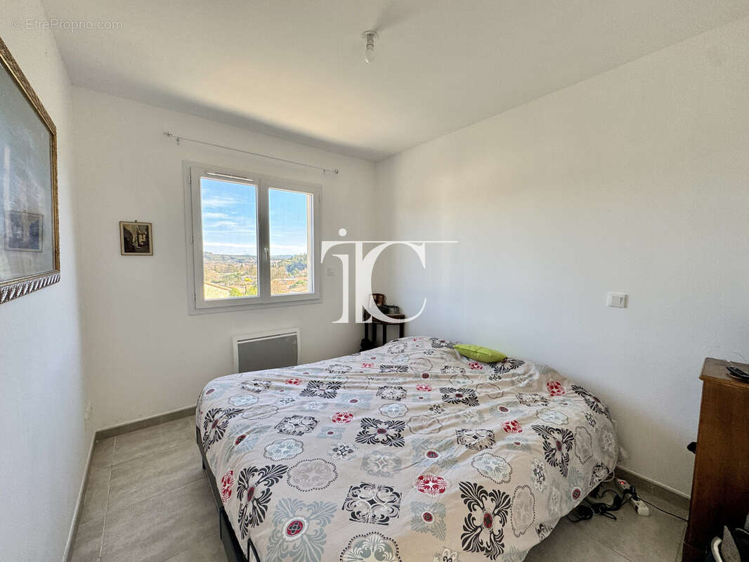 Villa  84 m² avec vue plongeante sur le village - 1330 m² de terrain arbore- 3 chambres - garage - photo 10