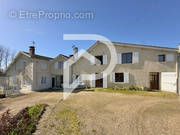 Maison à SAINT-FRONT-DE-PRADOUX