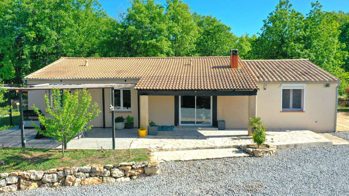 Maison à SAINT-CEZAIRE-SUR-SIAGNE