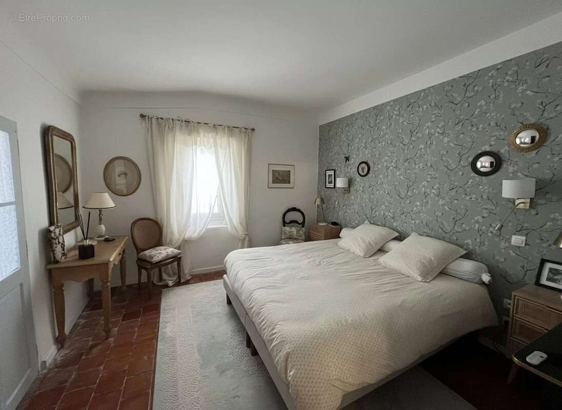 Maison à LA ROQUE-D'ANTHERON